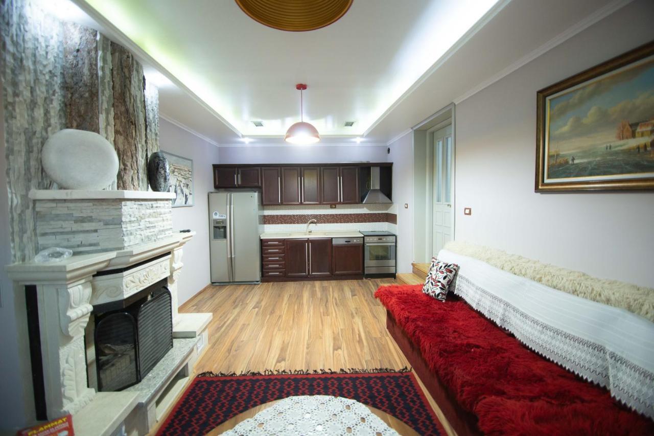 Vila Mariss Korce Exterior photo