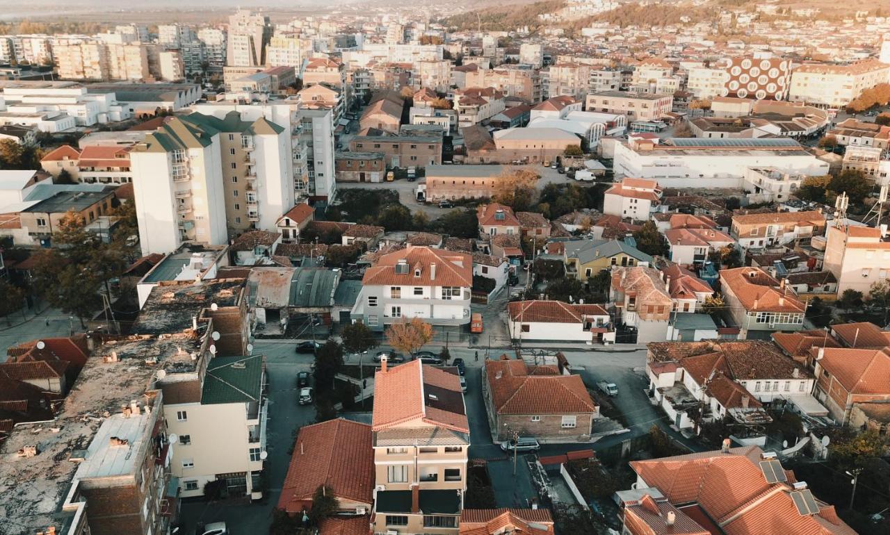 Vila Mariss Korce Exterior photo